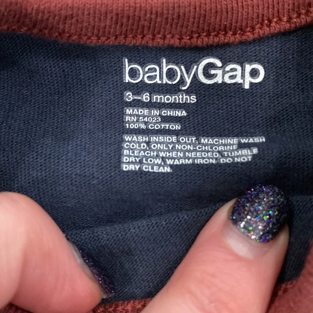 Gap bundle of 2 onesie outfits